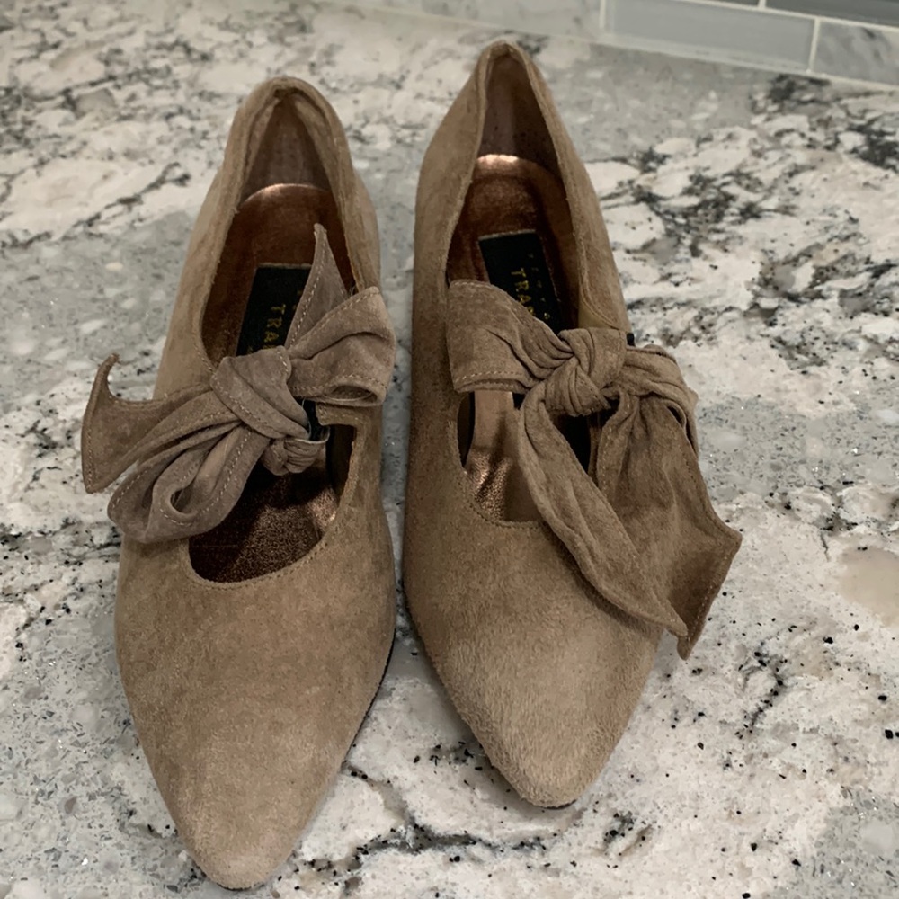 Shoe size 7 suede leather upper taupe color